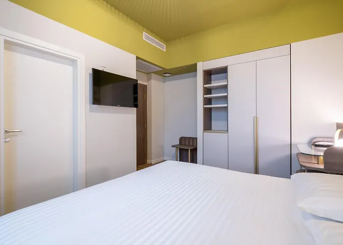 Regina Elena 57&oro Bianco