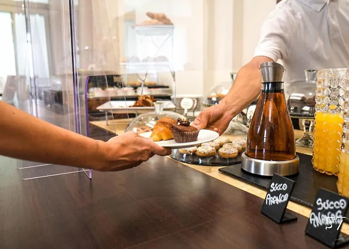 Regina Elena 57 & Oro Bianco ريميني